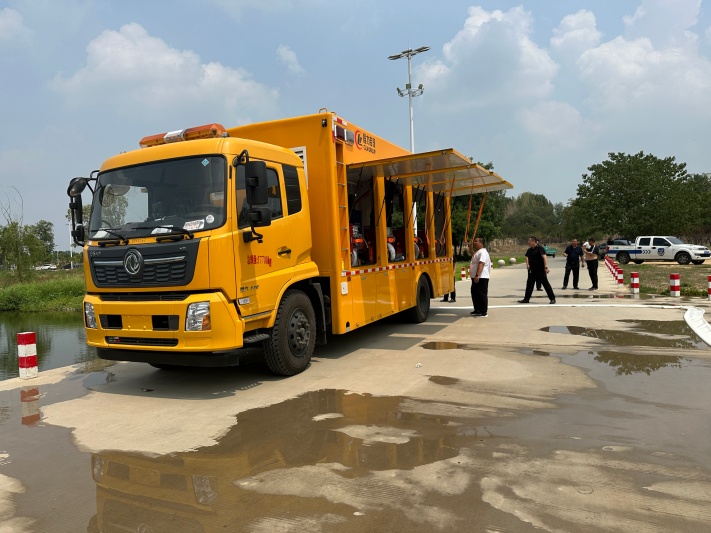 东风天锦3000㎡/h大流量排水救险车