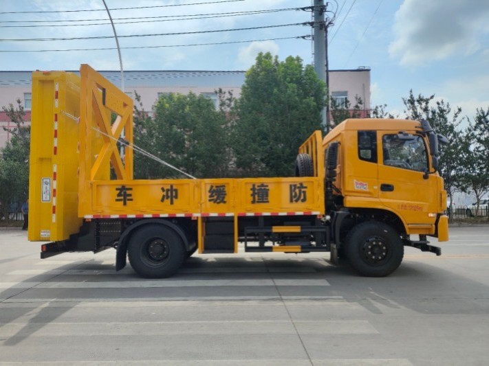 东风K6防撞缓冲车