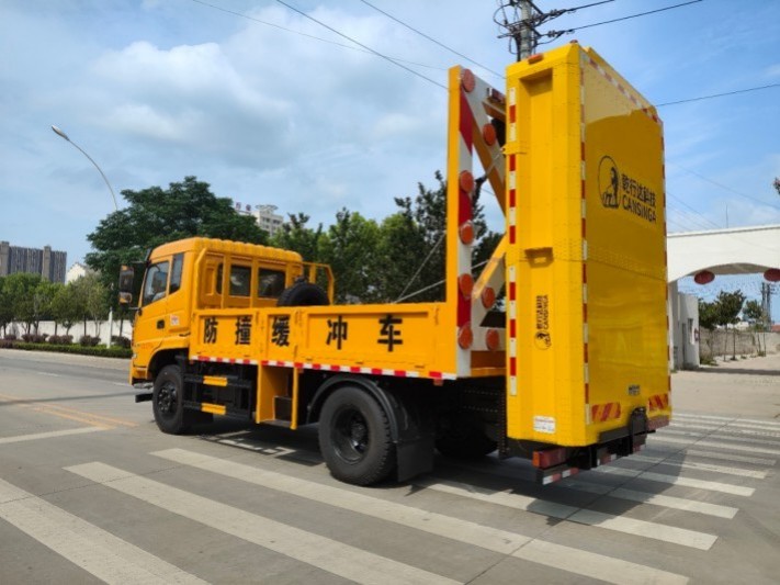 东风K6防撞缓冲车