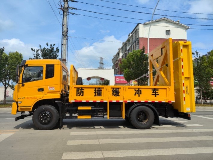 东风K6防撞缓冲车