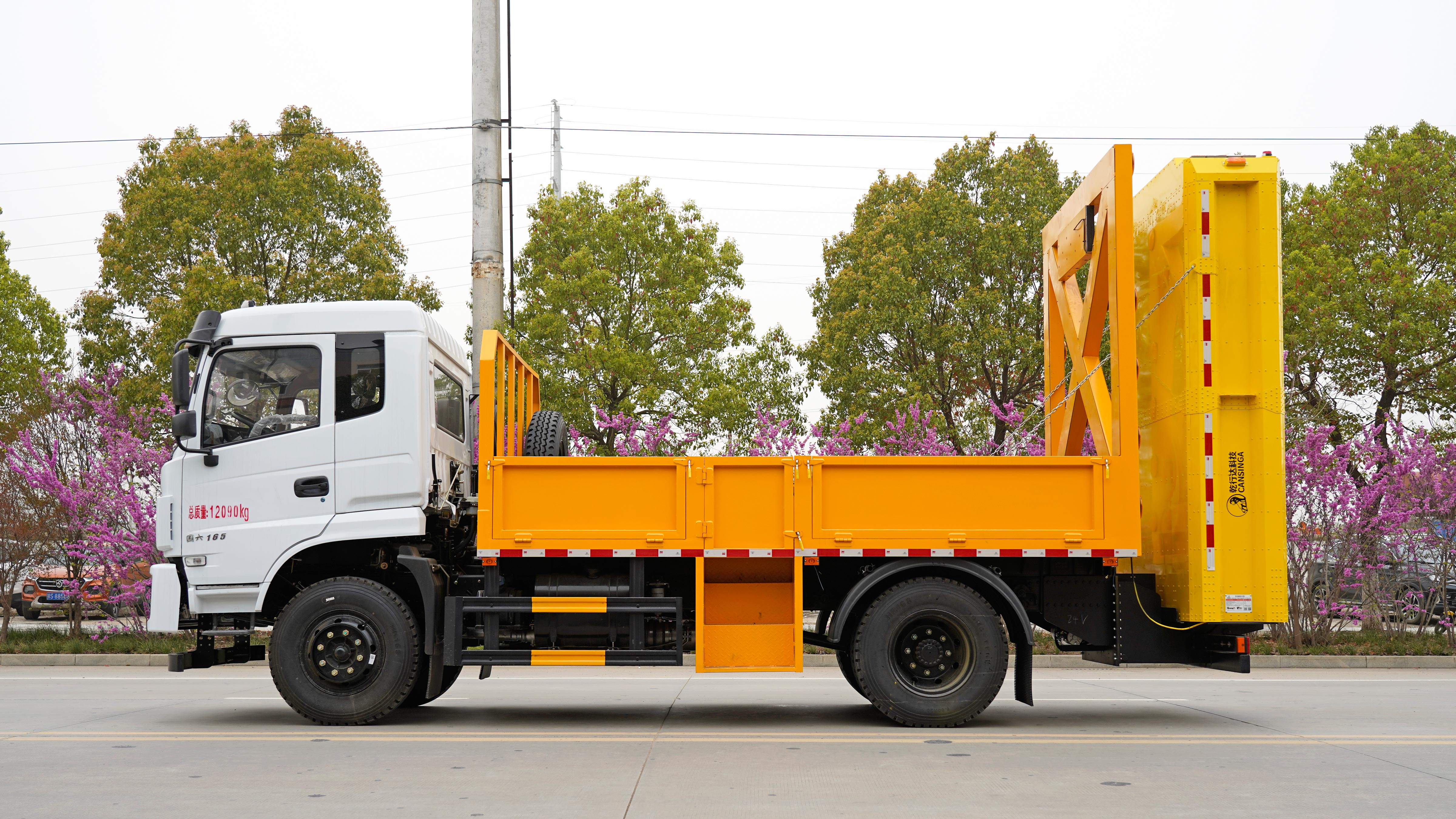 东风K6防撞缓冲车