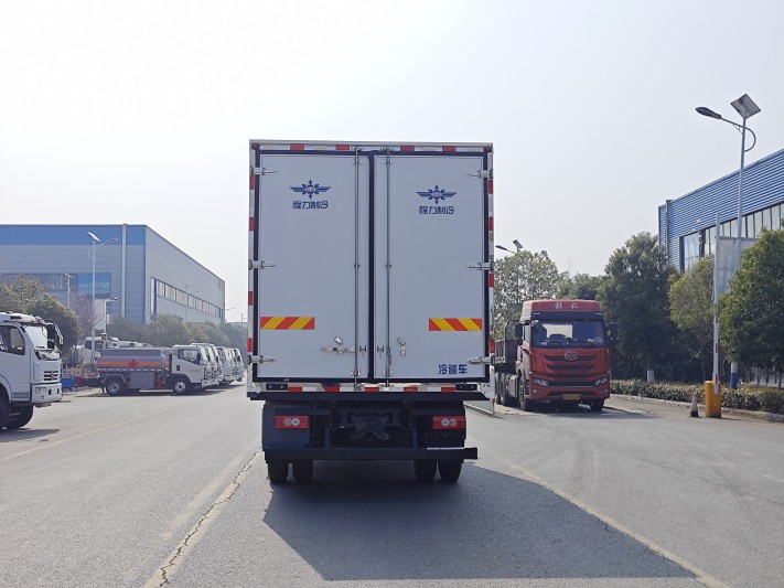 5.1米福田欧航A小黄牌220马力冷藏车