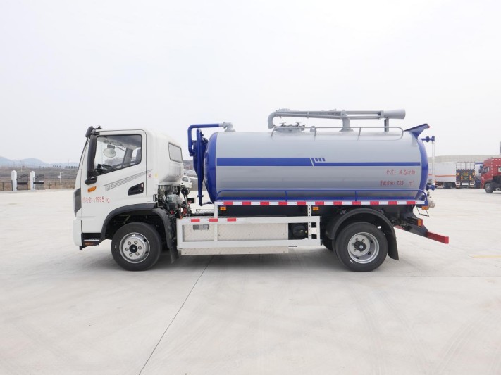 程力威牌新能源纯电动吸粪车