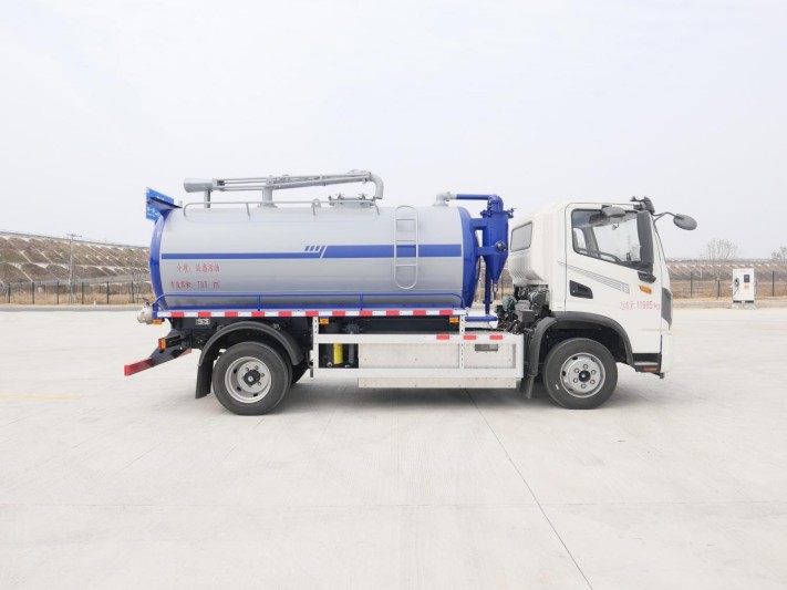 程力威牌新能源纯电动吸粪车