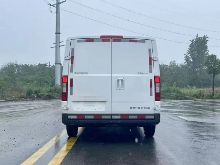 纯电动福田卡文乐福5方面包冷藏车