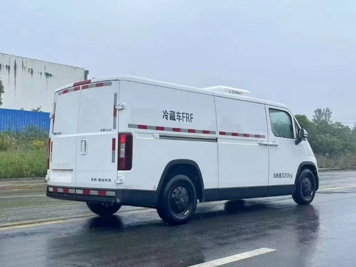 纯电动福田卡文乐福5方面包冷藏车