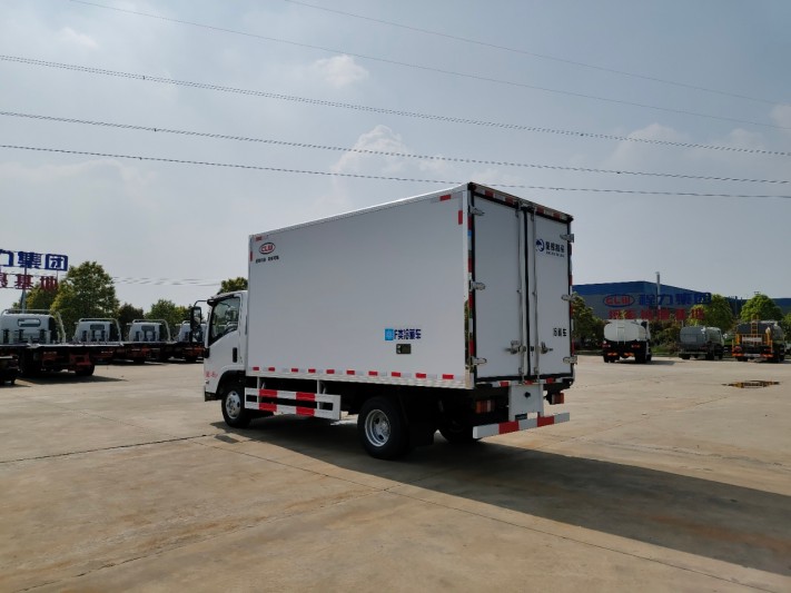 4.2米蓝牌五十铃KV100冷藏车
