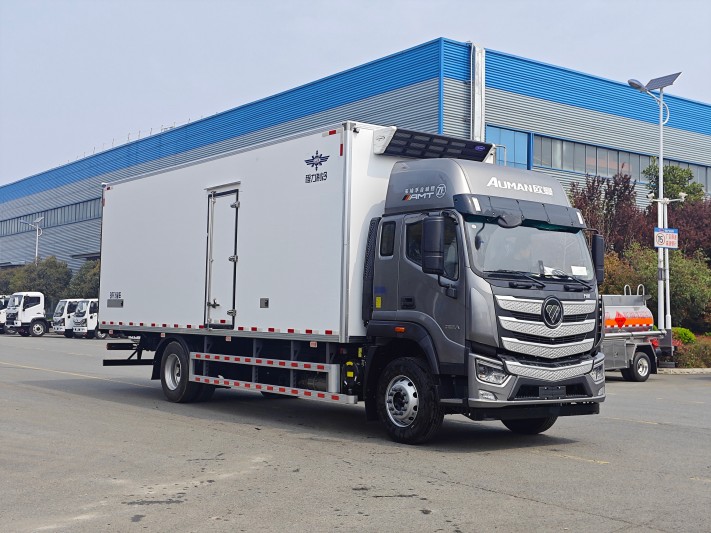 7.8米福田欧曼行星330马力冷藏车