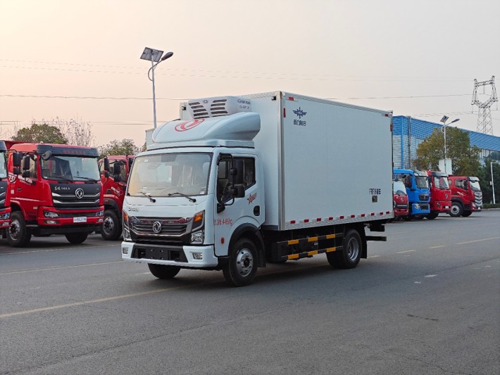 东风凯普特4米2冷藏车（蓝牌不超重）