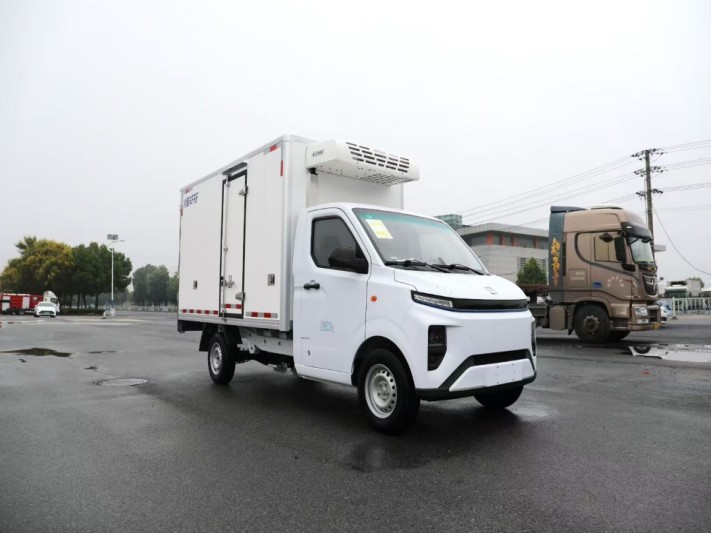 新能源3.1米吉利F1E纯电动冷藏车51度