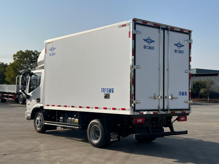 福田欧马可3.0排量210马力冷藏车