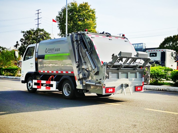 5.8方纯电动福田奥铃压缩垃圾车