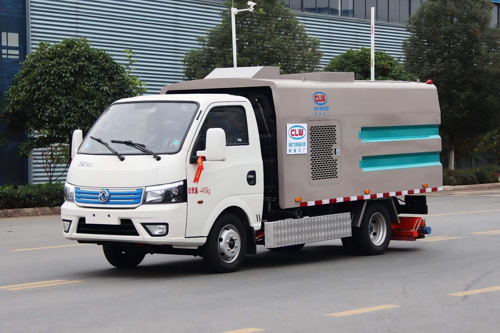 程力威牌4495纯电动东风华神吸尘车